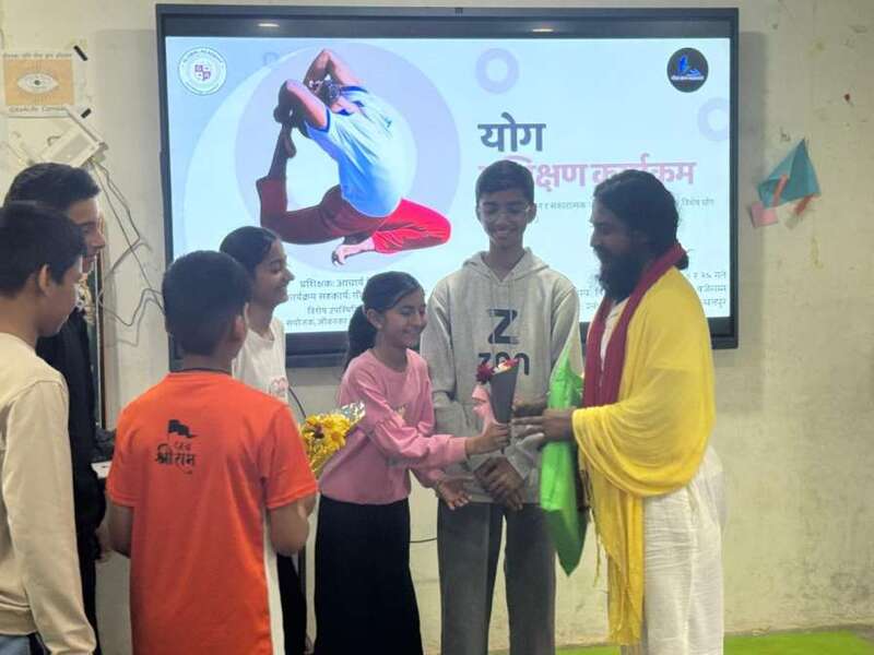 Students welcoming Acharya Debendra Kashyap